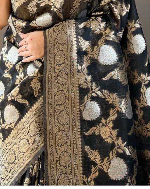 Traditional Silk Saree With Zari Border