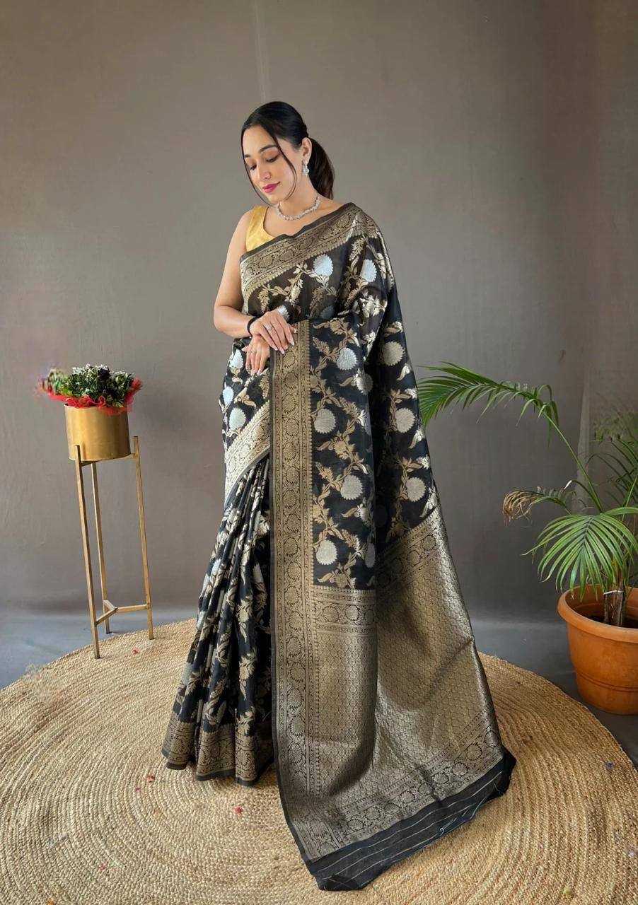 Traditional Silk Saree With Zari Border