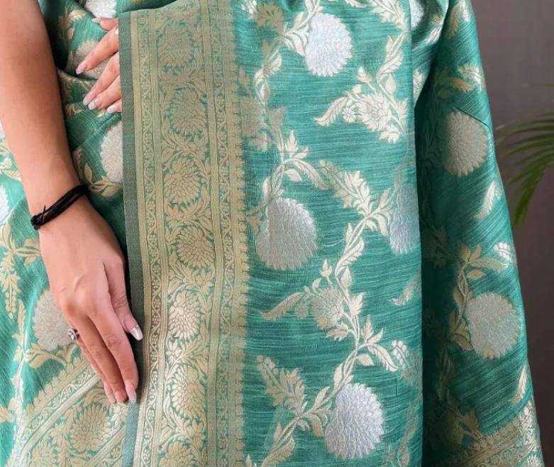 Traditional Silk Saree With Zari Border